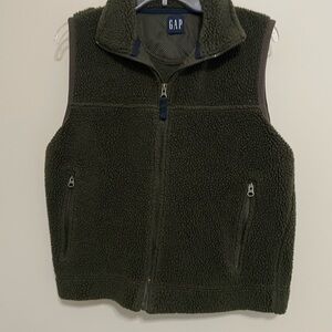 GAP Olive Fleece Vest- Size XS~~
Outdoor or Hiking‎